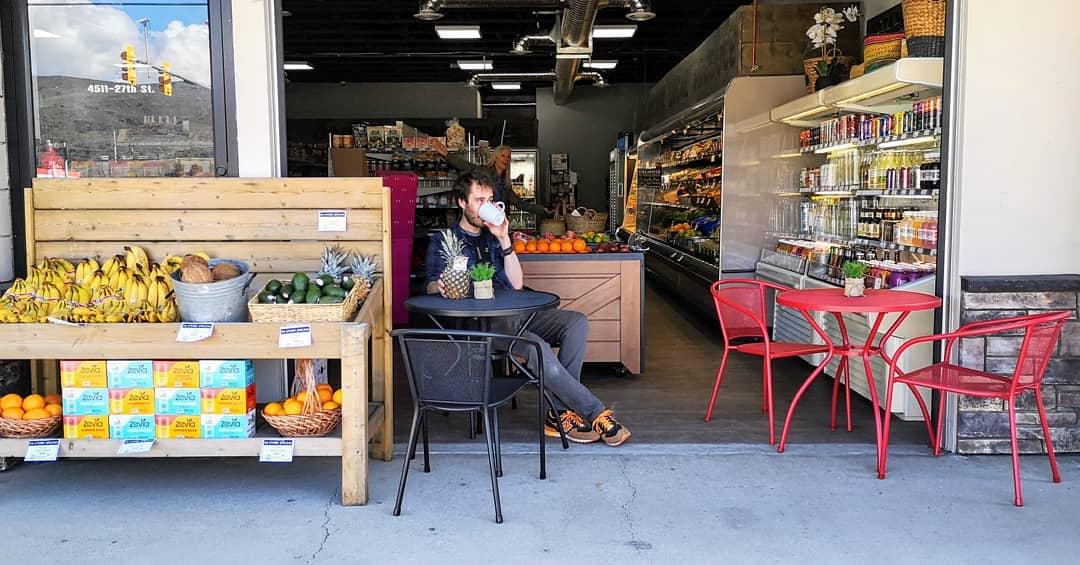 Pineapple Express Smoothie Bar & Bistro (Eat Good Market) Pineapple Express Smoothie Bar & Bistro (Eat Good Market)