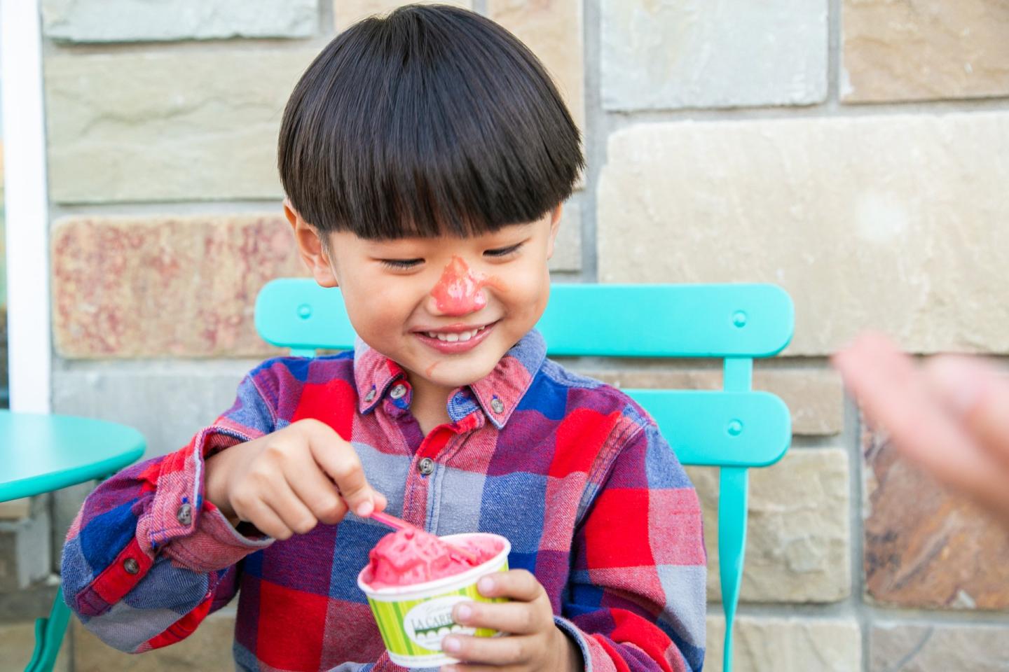 child eating gelato