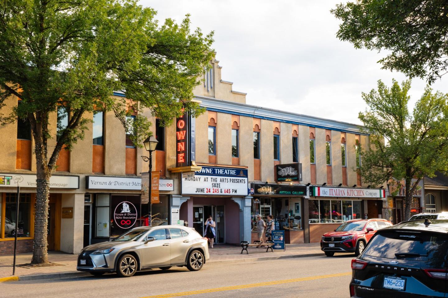 Outside view of the Vernon Towne Theatre