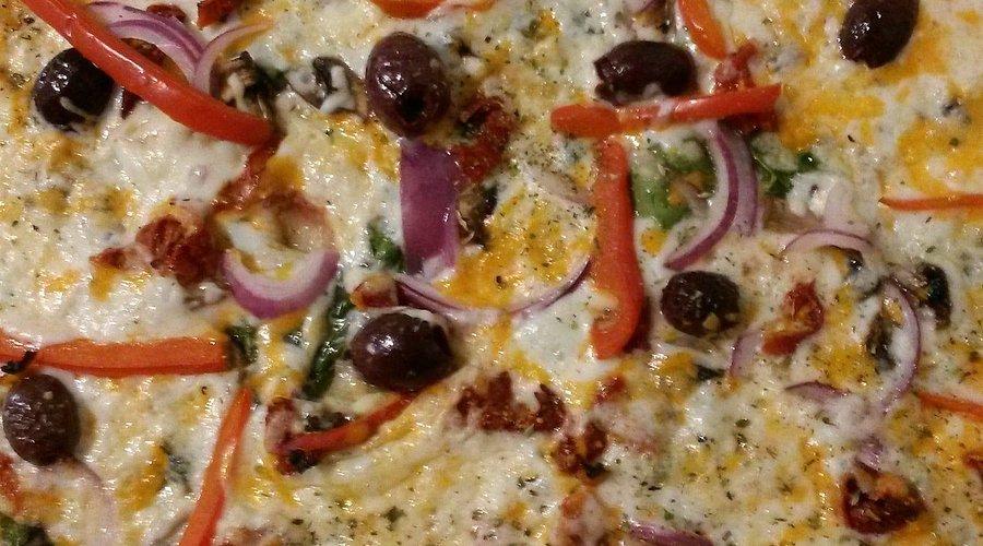 Saucies 27 Pizza - Picture of Pizza